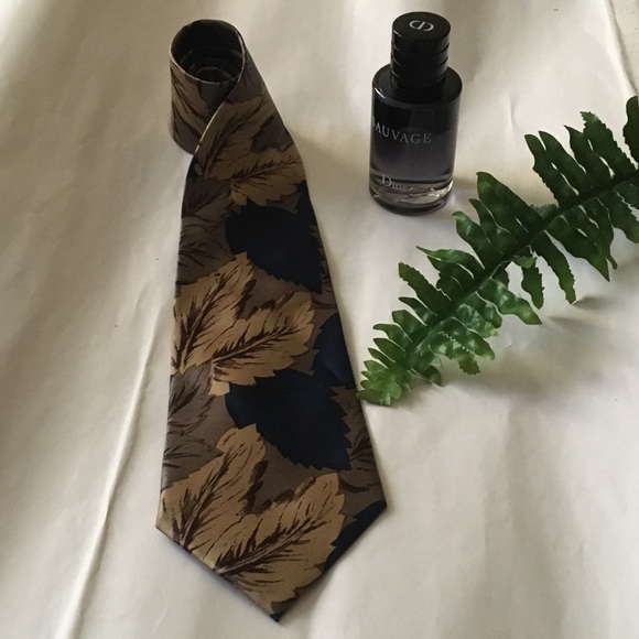 Tie - Picture 1 of 2